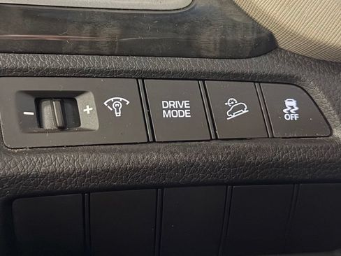 Used 2018 Hyundai Santa Fe SE w/ Cargo Package FWD image 13
