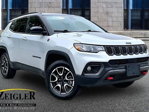 Used 2025 Jeep Compass Trailhawk AWD/4WD image 1