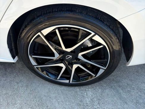 Used 2024 Nissan Sentra SR FWD image 11