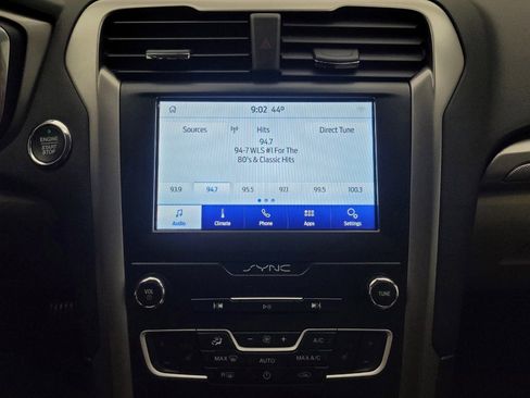 Used 2020 Ford Fusion SE image 25