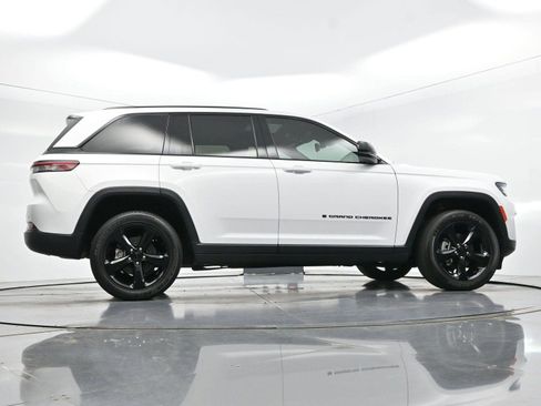 Used 2023 Jeep Grand Cherokee Altitude AWD/4WD image 46