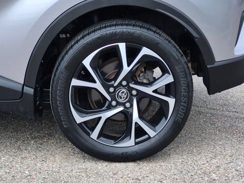 Used 2019 Toyota C-HR XLE FWD image 14
