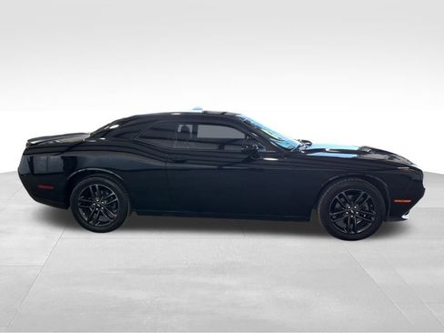 Used 2019 Dodge Challenger SXT w/ Blacktop Package image 6