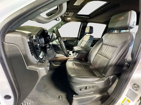 Used 2024 Chevrolet Silverado 3500 High Country w/ High Country Premium Package image 12