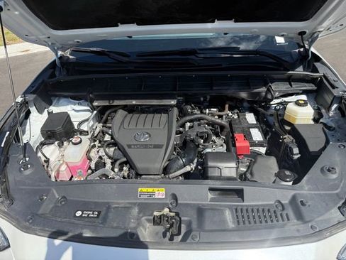 Used 2024 Toyota Highlander LE image 11