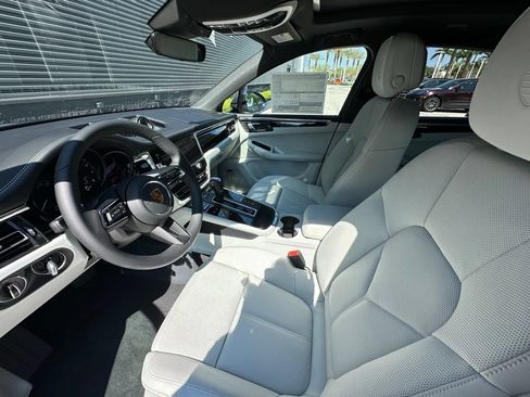 Used 2026 Porsche Macan AWD/4WD image 4