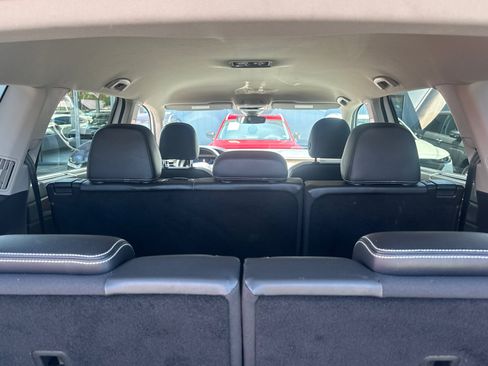 Used 2024 Volkswagen Atlas SE AWD/4WD image 19