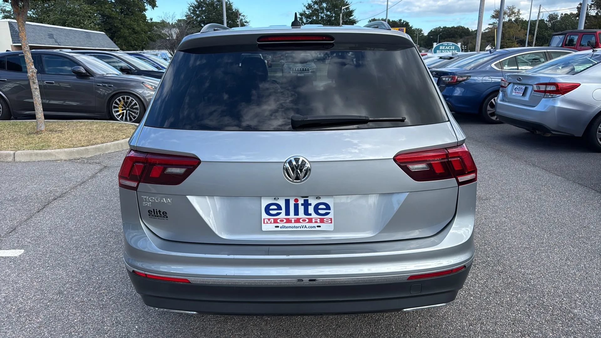 Used 2021 Volkswagen Tiguan SE w/ Panoramic Sunroof Package FWD image 6