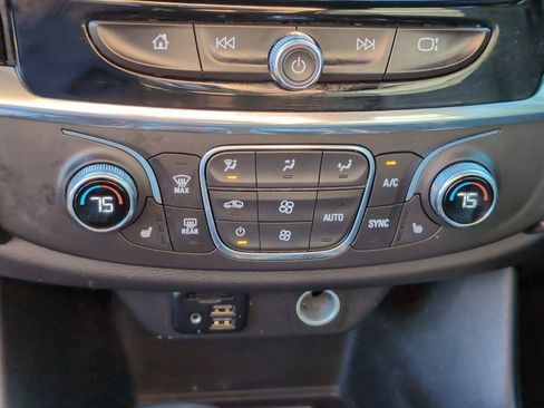 Used 2023 Chevrolet Traverse RS FWD image 23