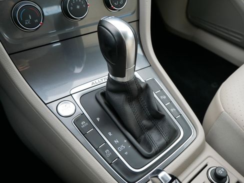 Used 2017 Volkswagen Golf Alltrack SE image 24