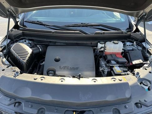 Used 2024 Buick Enclave Essence w/ Technology Package image 19