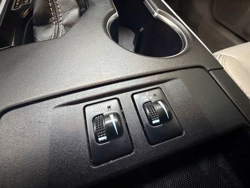 Used 2016 Toyota Camry XLE w/ Moonroof Package FWD image 26