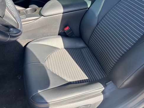 Used 2021 Toyota Camry SE w/ Convenience Package FWD image 12