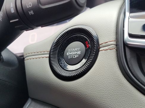 Used 2025 Jeep Compass Limited image 28