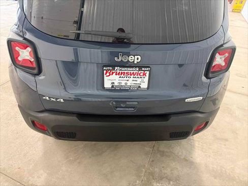 Certified 2022 Jeep Renegade Latitude w/ Convenience Group AWD/4WD image 16