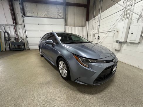 Used 2023 Toyota Corolla LE w/ LE Convenience Package FWD image 4
