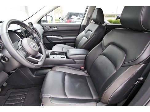 Used 2025 Nissan Pathfinder SL AWD/4WD image 6