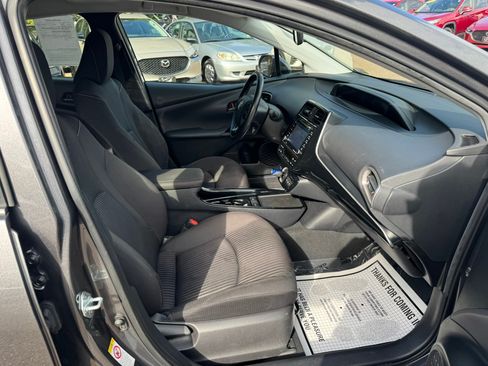 Used 2021 Toyota Prius Prime LE FWD image 11