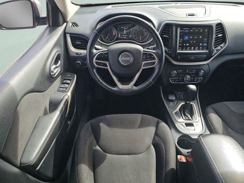 Used 2017 Jeep Cherokee Latitude w/ Comfort/Convenience Group image 4