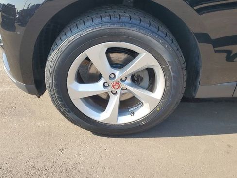 Used 2019 Jaguar F-PACE Premium image 4