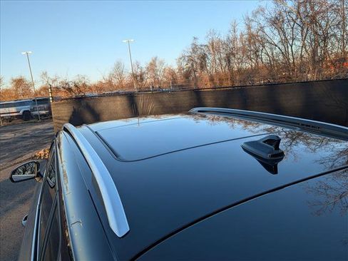 Used 2023 Volkswagen Taos SEL image 23