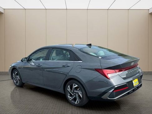 New 2025 Hyundai Elantra Limited FWD image 4