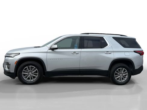 Used 2022 Chevrolet Traverse LT image 2