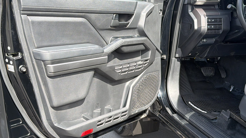 Certified 2025 Toyota Tacoma SR5 AWD/4WD image 23