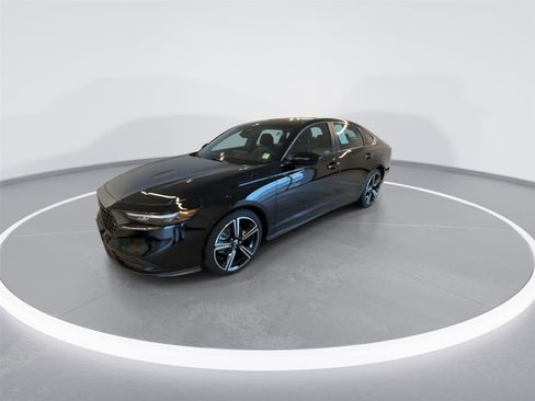 Used 2023 Honda Accord Sport image 4