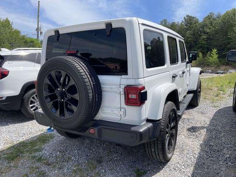 Used 2023 Jeep Wrangler Unlimited Sahara w/ Cold Weather Group AWD/4WD image 11