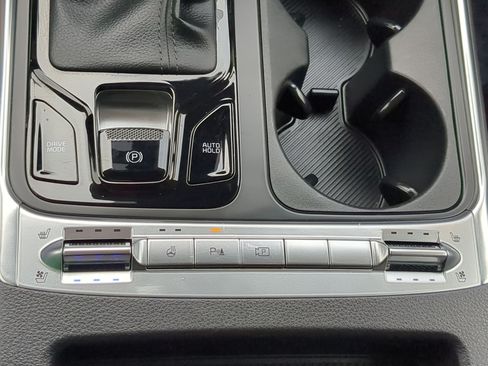 Used 2025 Kia Carnival SX Prestige FWD image 24