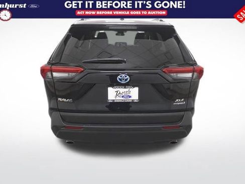 Used 2023 Toyota RAV4 XLE Premium image 4