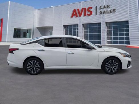Used 2025 Nissan Altima 2.5 SV FWD image 5