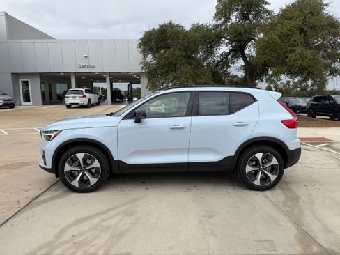 New 2026 Volvo XC40 B5 Plus w/ Protection Package Premier image 3