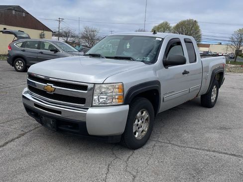 Used 2010 Chevrolet Silverado 1500 LT w/ Power Pack Plus AWD/4WD image 2