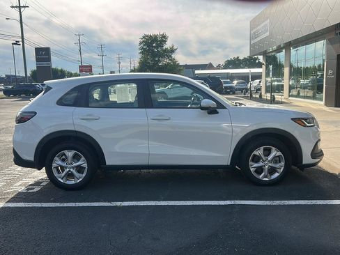 Used 2025 Honda HR-V LX image 8