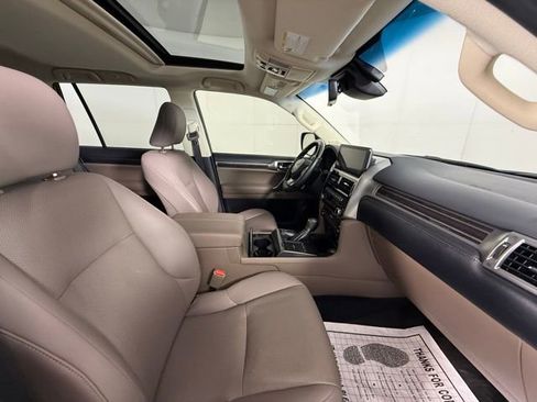 Used 2023 Lexus GX 460 Premium w/ Accessory Package AWD/4WD image 38
