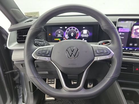 Used 2026 Volkswagen Tiguan SE R-Line FWD image 22