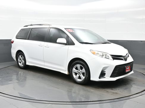Used 2020 Toyota Sienna LE image 8