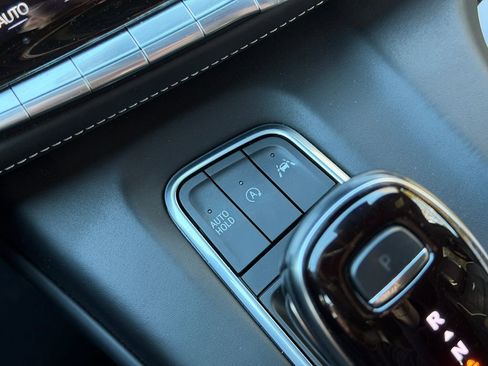 Used 2021 Cadillac Escalade Premium Luxury Platinum image 27