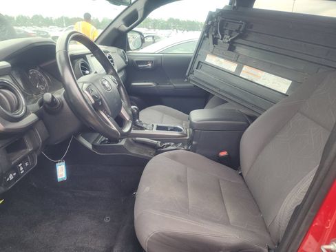 Used 2019 Toyota Tacoma TRD Sport AWD/4WD image 9