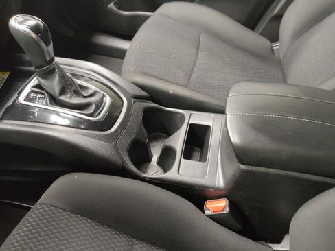 Used 2020 Nissan Rogue Sport S image 26