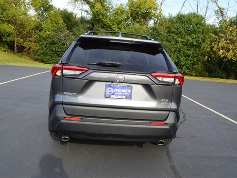 Used 2022 Toyota RAV4 XLE Premium image 6