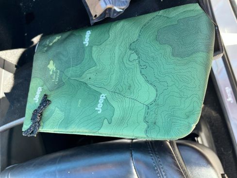 Used 2019 Jeep Grand Cherokee Limited image 25