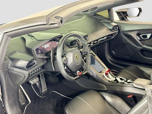 Used 2020 Lamborghini Huracan EVO image 13