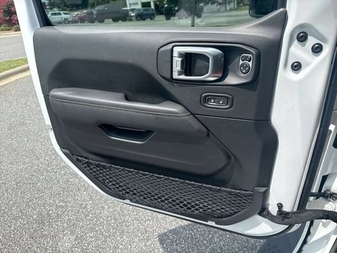 Used 2023 Jeep Gladiator Overland AWD/4WD image 21