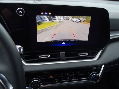 Used 2025 Chevrolet Equinox LT image 28