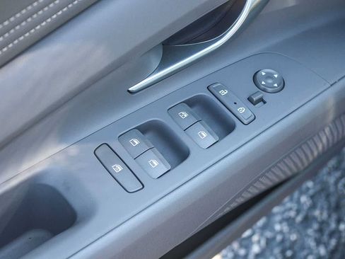 Used 2023 Hyundai Elantra SEL w/ Convenience Package image 26