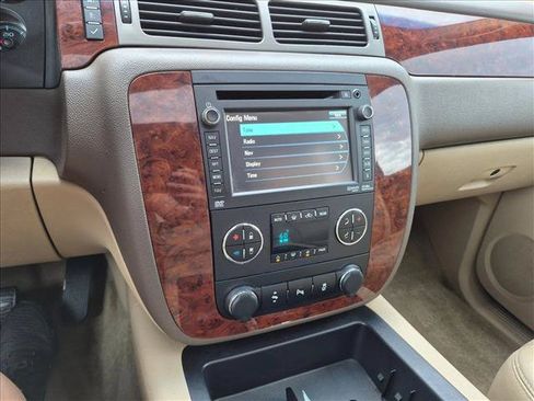 Used 2014 Chevrolet Suburban LT AWD/4WD image 16
