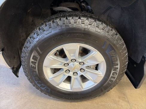 Used 2023 Chevrolet Silverado 1500 LT w/ Work Truck Package image 9